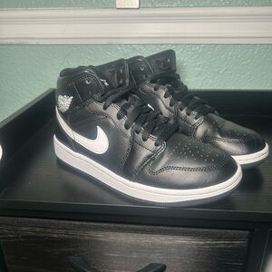 Nike Men's Black and White Sneakers